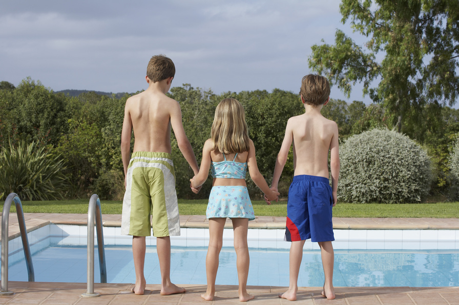 Children at the edge of swimming pool