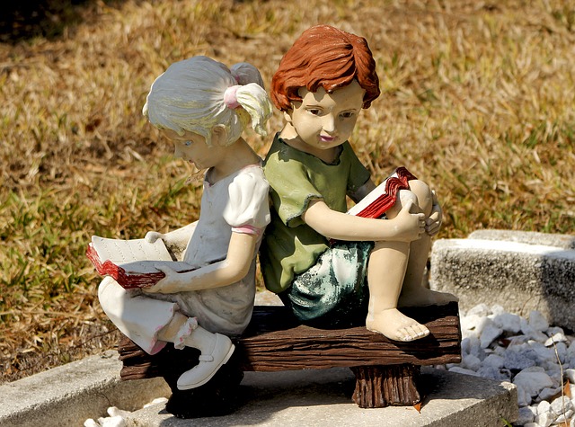 statue of children reading