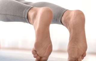 woman doing plank/feet shot