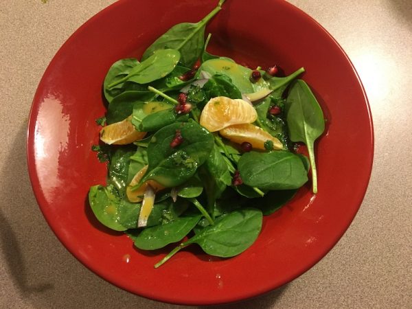 Spinach salad with dressing