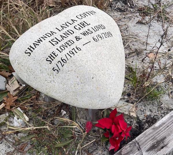 Shawnda grave marker/brain aneurysm
